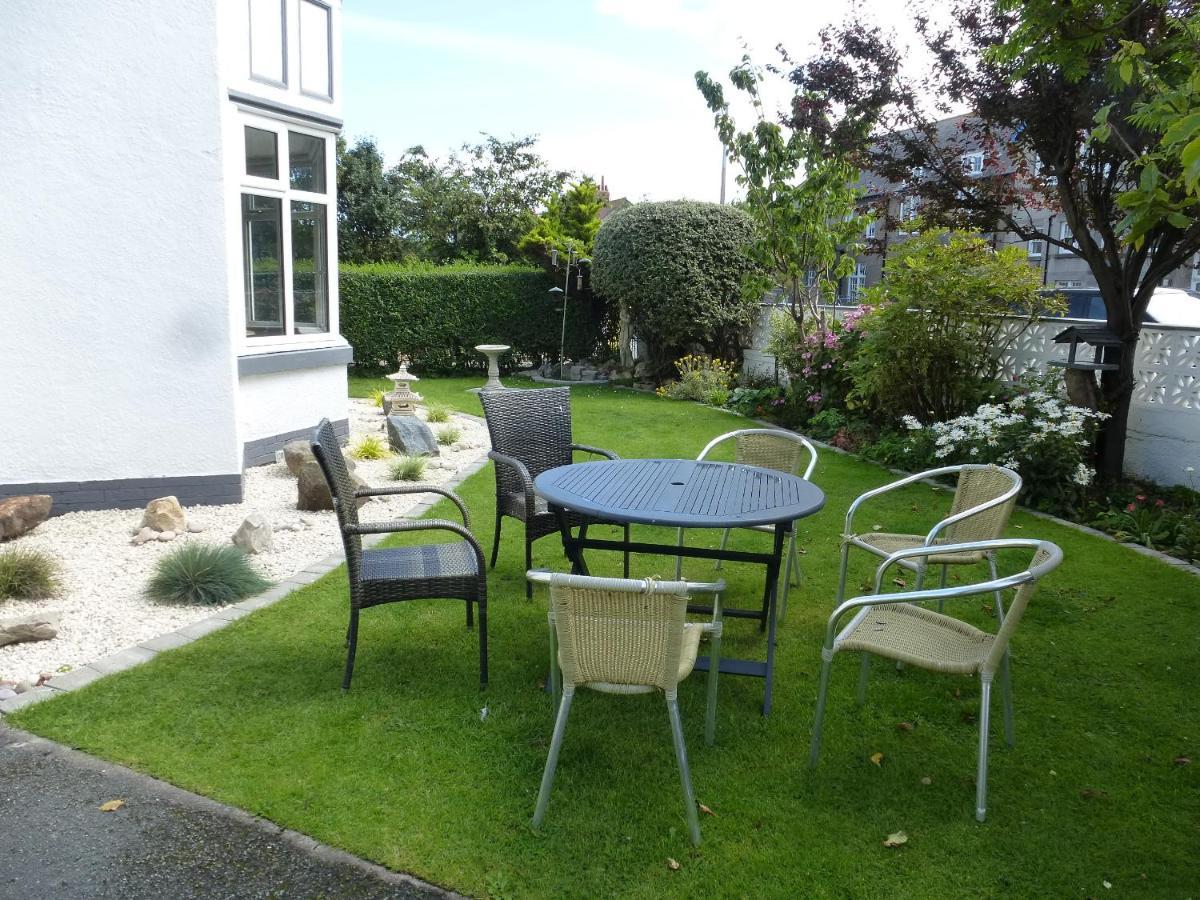 The Kenmore Guest House Llandudno Bagian luar foto