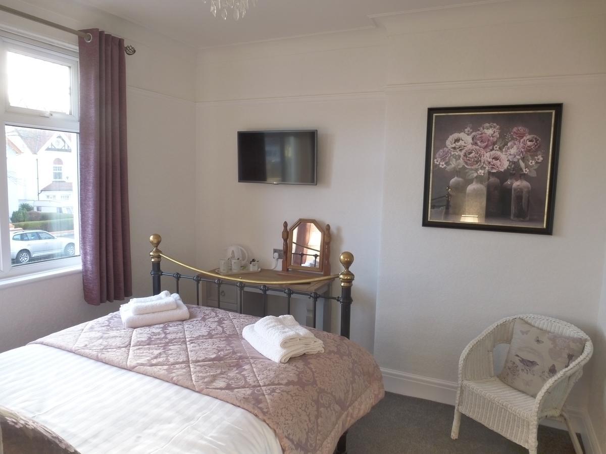 The Kenmore Guest House Llandudno Bagian luar foto