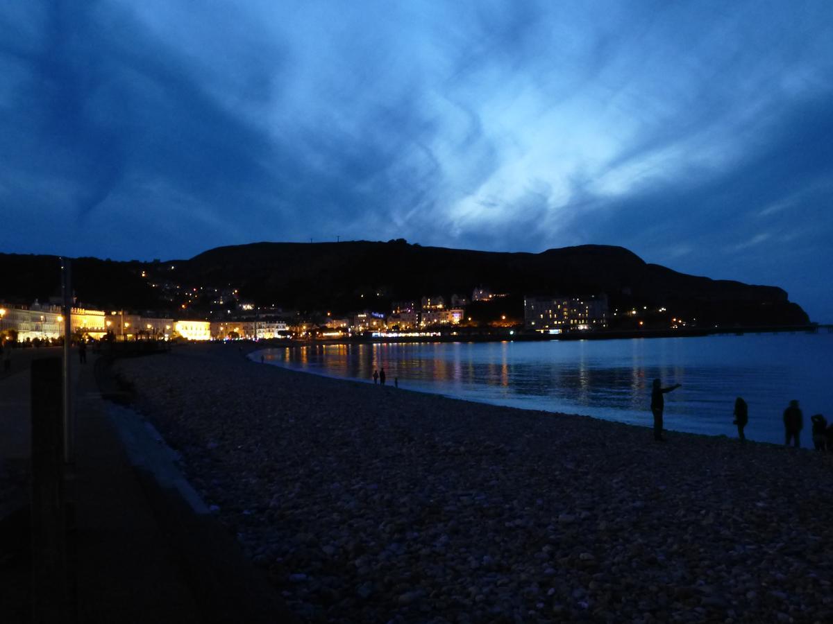 The Kenmore Guest House Llandudno Bagian luar foto